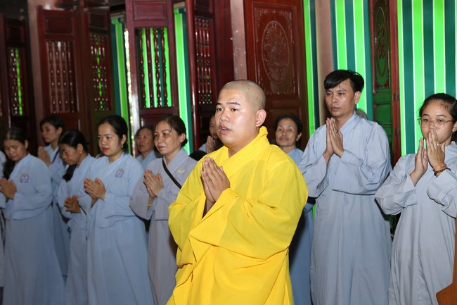 Dong Cao Pagoda offering to the rain retreat schools